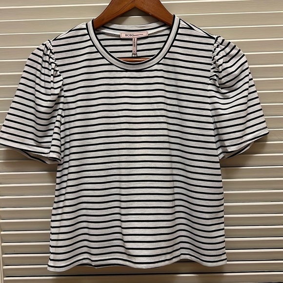 87. BCBGeneration Puffed Sleeve Striped Top - Picture 3 of 13